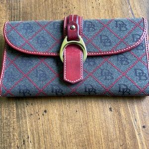 Dooney & Bourke quilt wallet